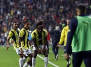 英雄联盟总决赛直播-联合杯鏖战澳网，穆雷统治全场的简单介绍