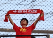 英雄联盟总决赛-克罗托内球迷集体组织看比赛，呐喊助威支持