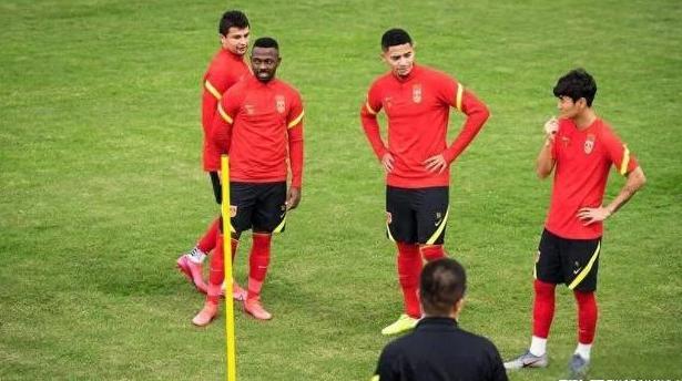 关于中国足球队集结力量，誓要夺取国际赛冠军的信息