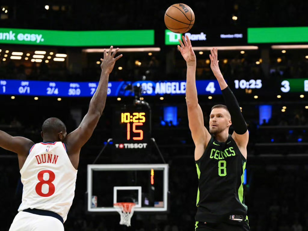 快船外线火力全开，主场斩获胜利