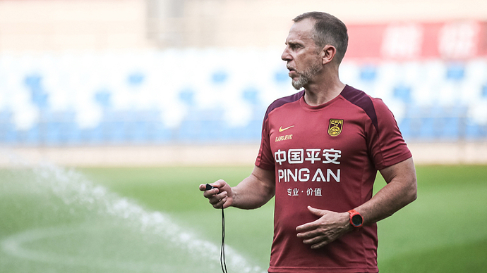 球队训练场上积极训练，期待新赛季