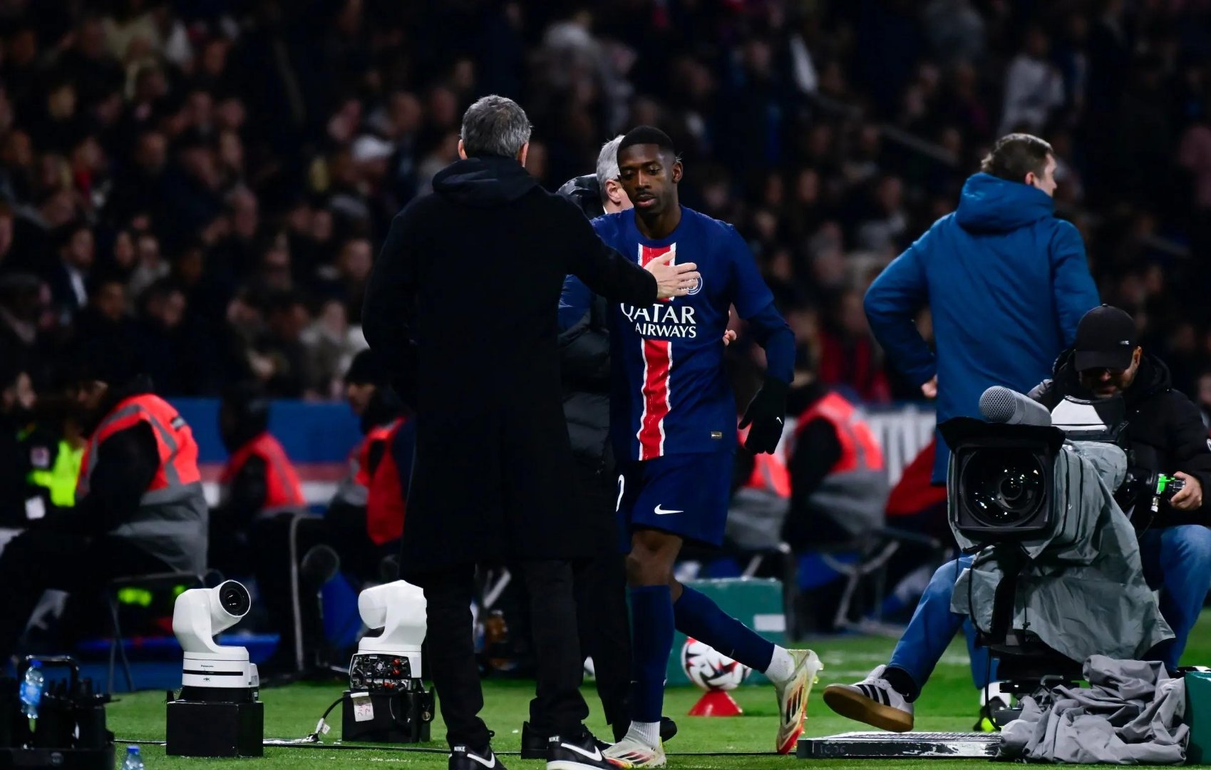 包含南特主场遭遇巴黎圣日耳曼，实力悬殊难题的词条