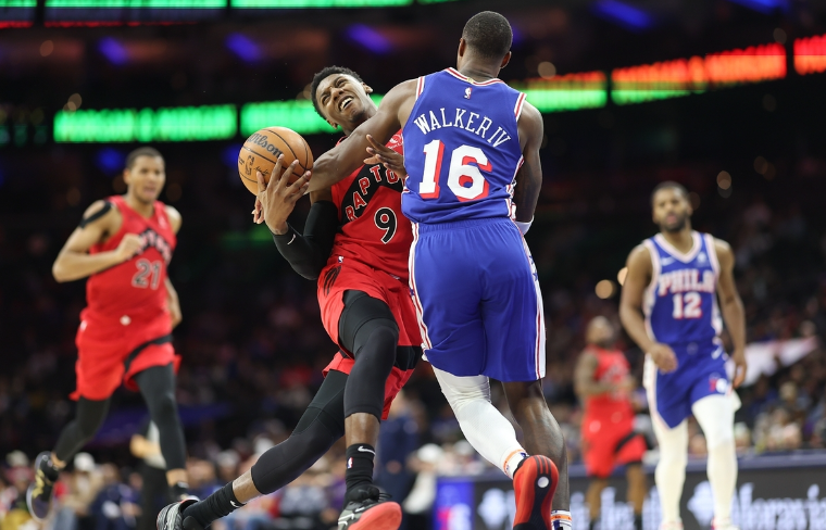 魔术横扫马刺，德罗赞扛起全队