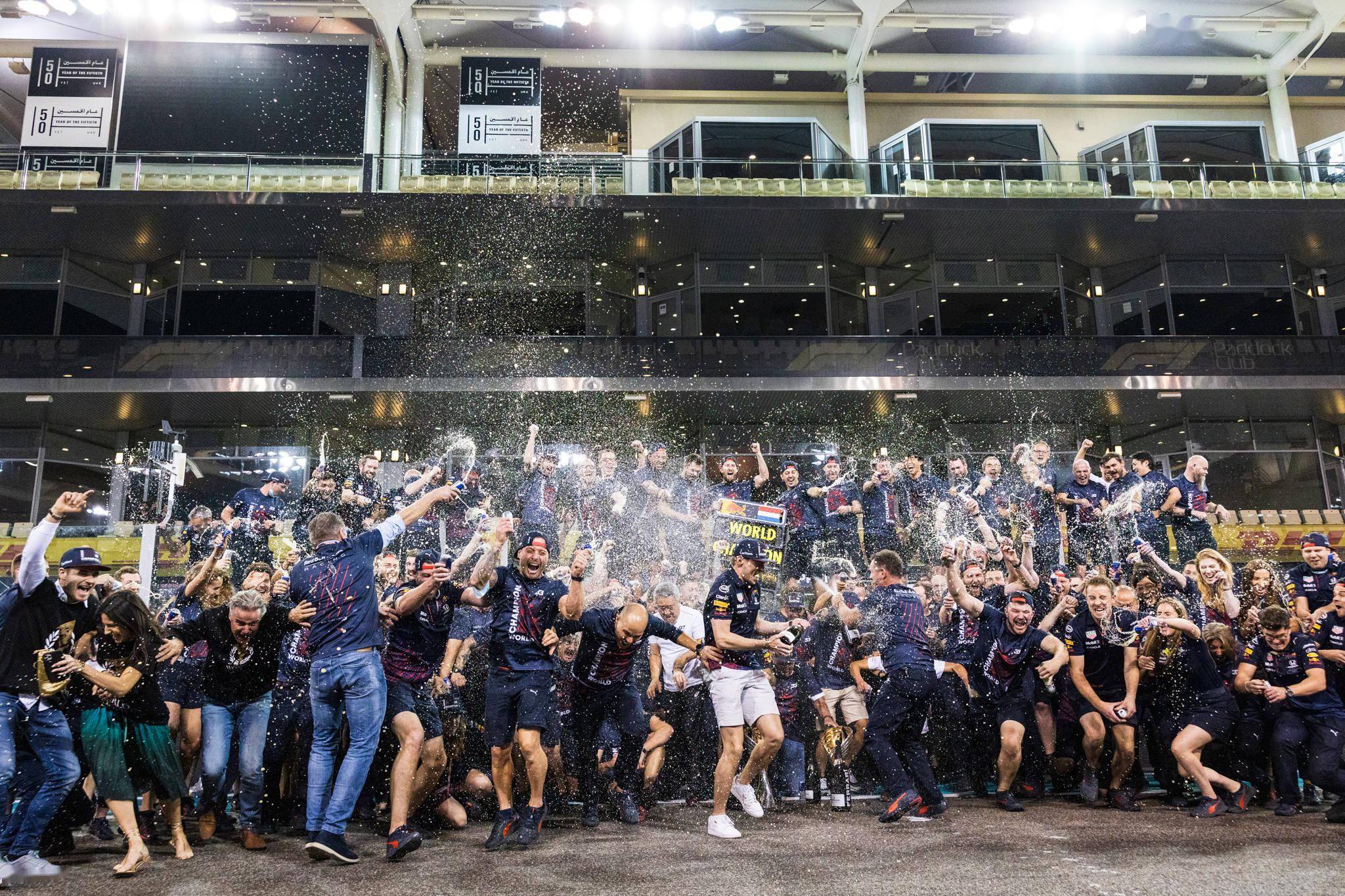 威廉姆斯绝杀阿斯顿马丁，汉密尔顿状态火热