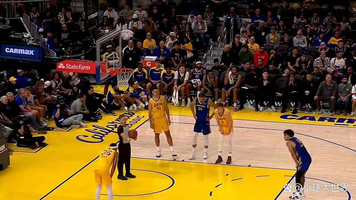 国王翻盘热火，库里扛起全队