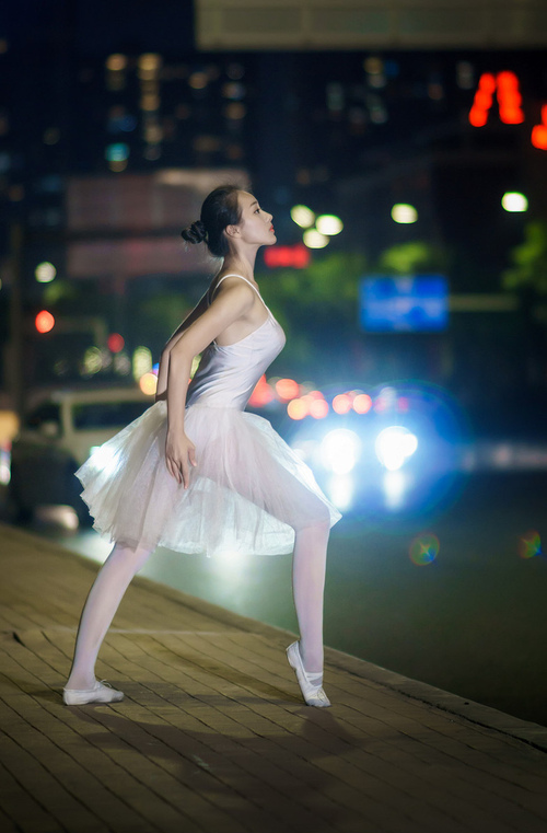 穆勒的德比奇迹与挪威的北欧风暴，双线战役的辉煌时刻