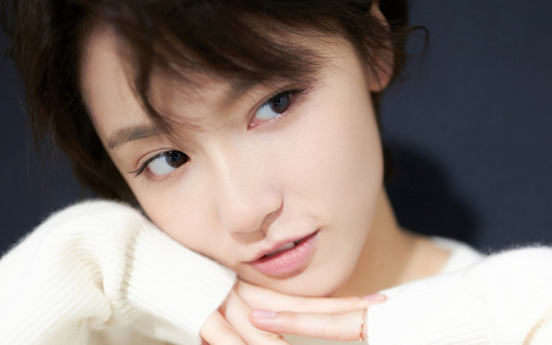 足球版图外的国家德比,金玟哉一肩扛起东西方对撞