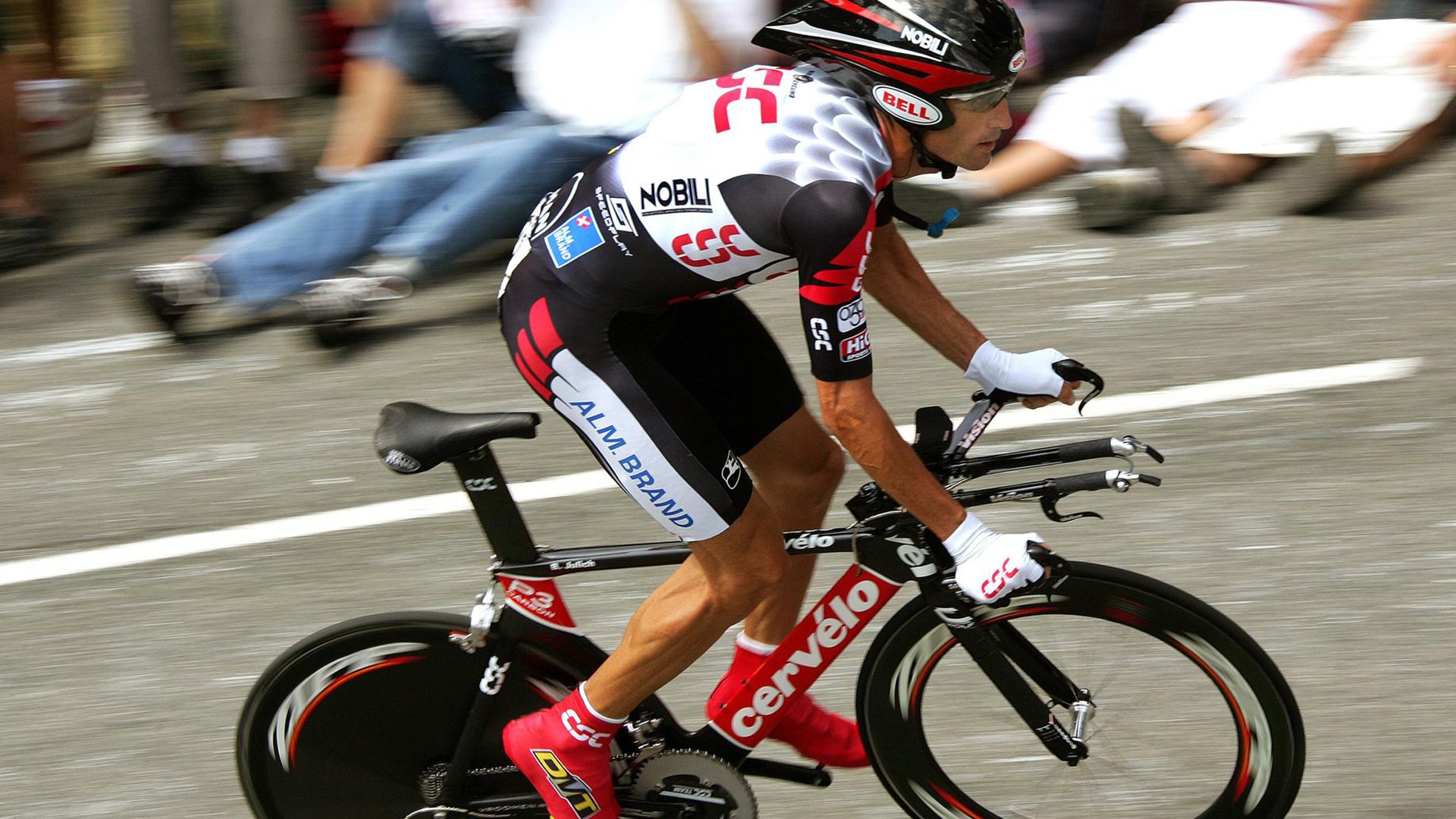 当胡同哨声遇见迈阿密热浪,利拉德的三分箭射穿时空界限