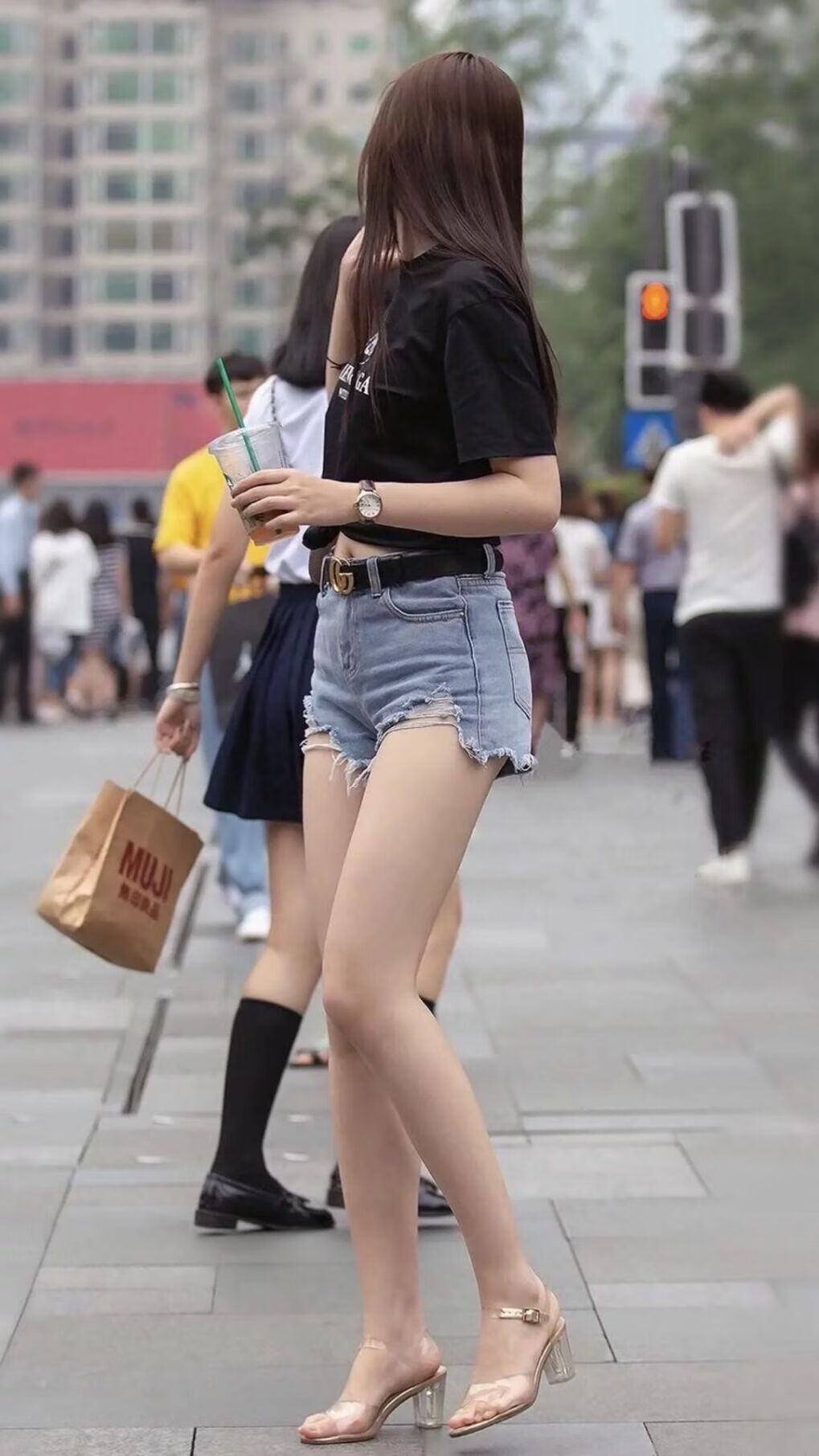 这是一个非常有意思的创意挑战。不过在动笔之前，我需要先厘清一个核心逻辑问题，这样才能确保文章不仅唯一，而且合理，从而更有力量